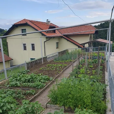 Farrmhouse With Goats And Garden Apartment